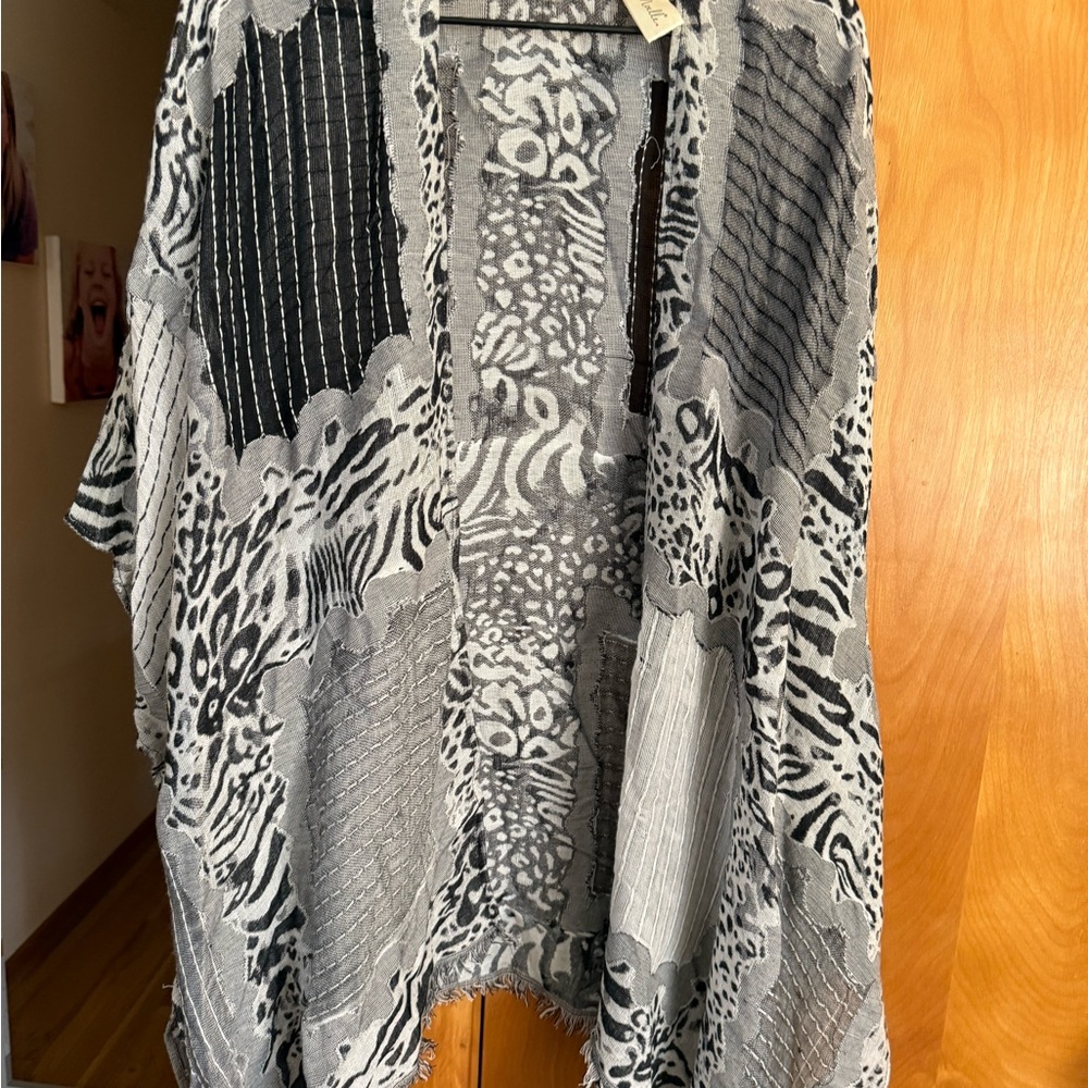 Black And Gray Patterned Kimono - image 1